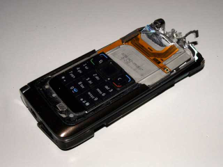 Illustration for article titled This Is What a Nokia E90 Blasted With a Shotgun Looks Like